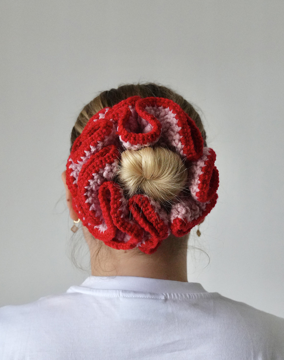 Handmade Crochet scrunhie - Salmon & Red