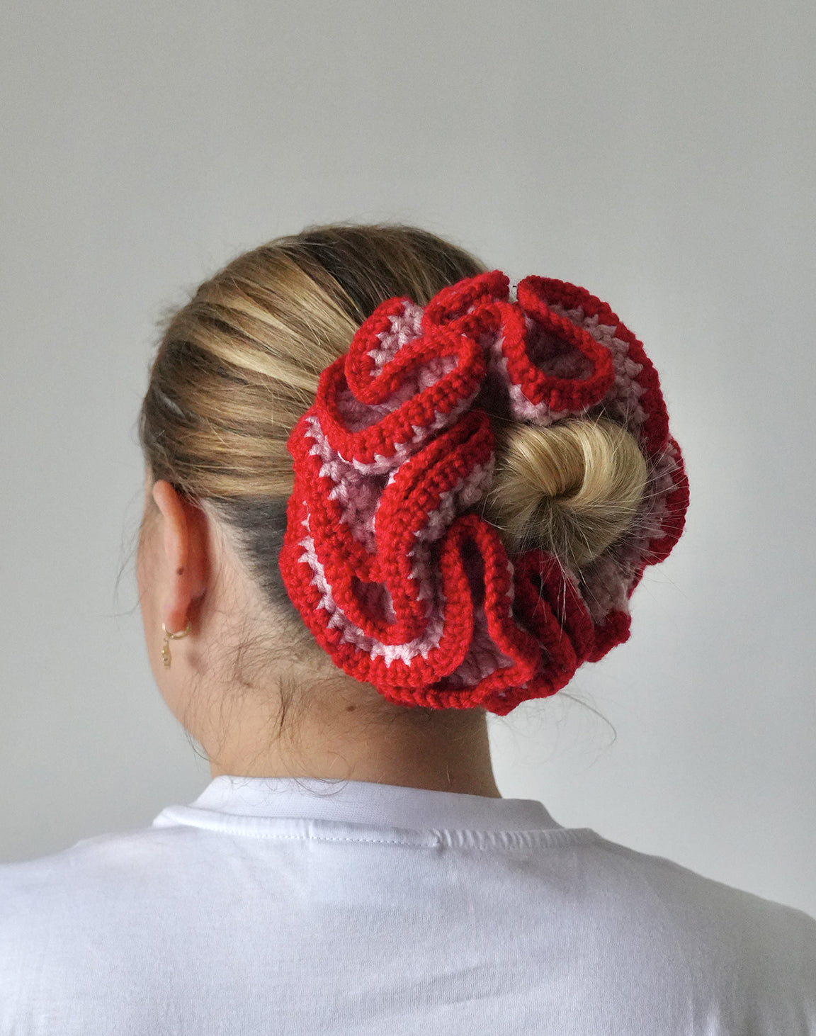 Handmade Crochet scrunhie - Salmon & Red